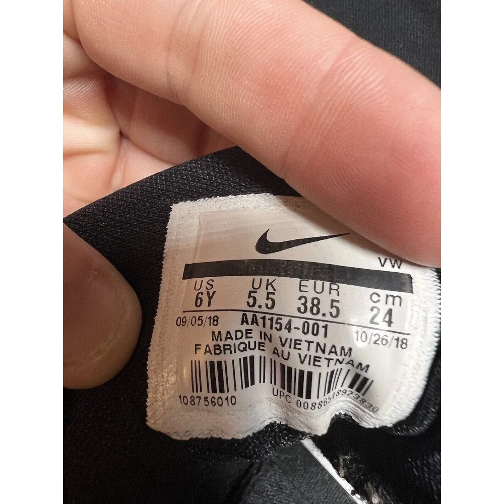 Nike Boys Kyrie Irving Flytrap Black/White Shoes Size 6Y W 7.5‎ AA1154-001